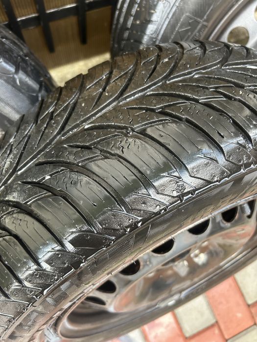 Vand trei jante cu anvelope 195/65/15