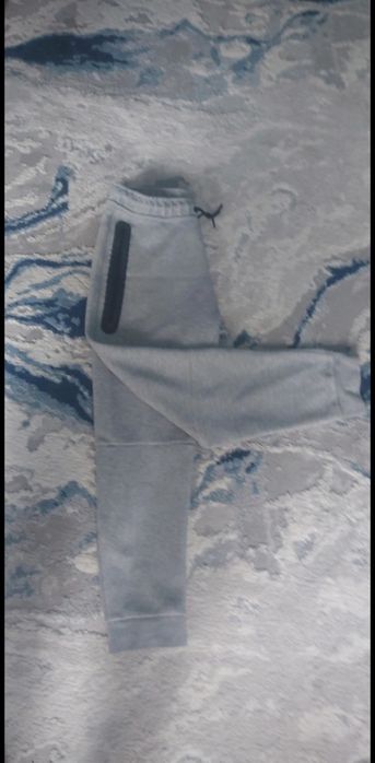 Pantaloni nike tech