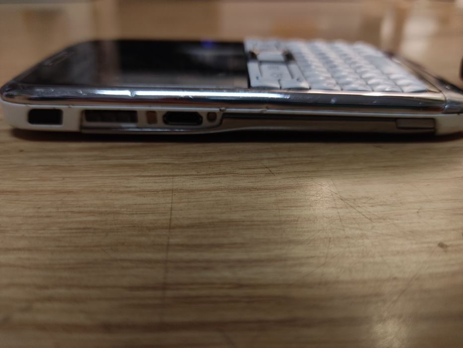 Продавам Nokia E71