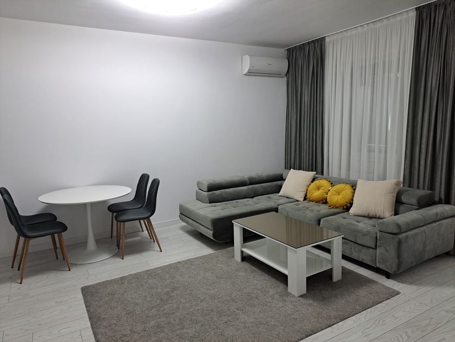 Închiriez apartament