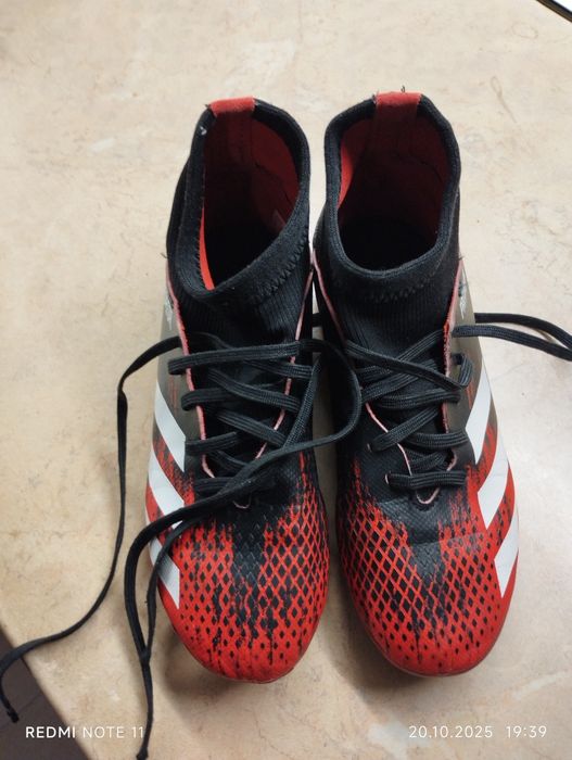 Футболни Бутонки Adidas Predator