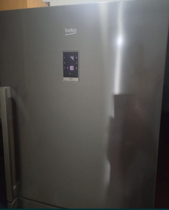 Продам двухкамерный холодильник BEKO