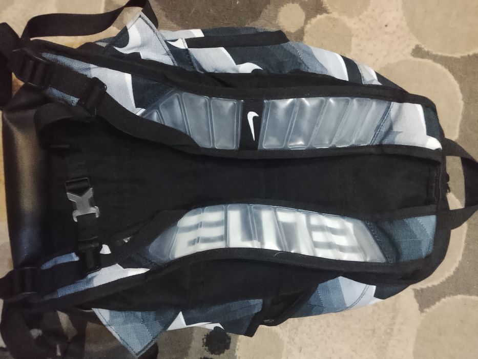 Продам рюкзак Nike Elite