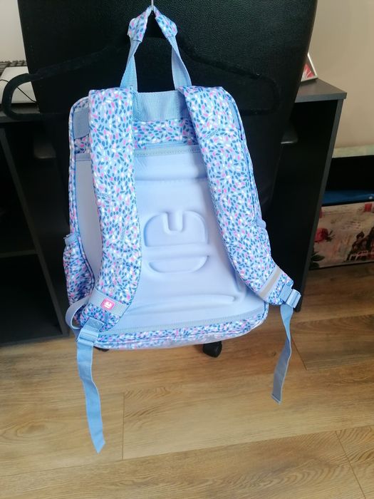 Ученическа раница с ортопедичен гръб.