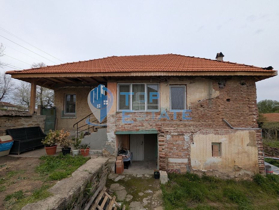 Ремонтирана тухлена къща в село Добри дял, обл. Велико Търново