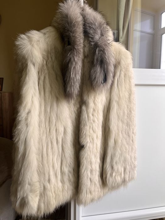Haină blană naturală vulpe argintie mărimea 38 cu guler de blană cadou