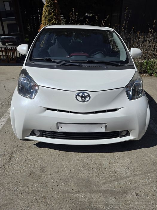 TOYOTA iQ 2011