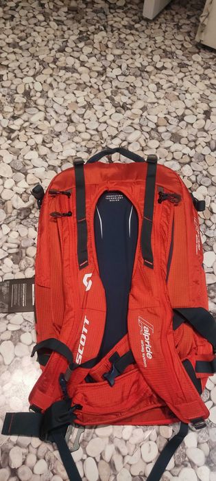 Лятна цена. Продавам чисто нова лавинна раница