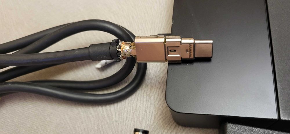 DELL WD19 Dock fuctional  (mufa usb C eplasticu lipseste e fuctional se poate testa  ofer si video pentru verificare+incarcator )