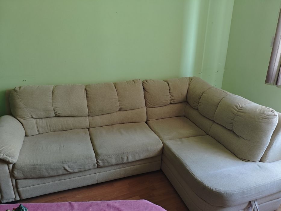 Ъглов диван бежов