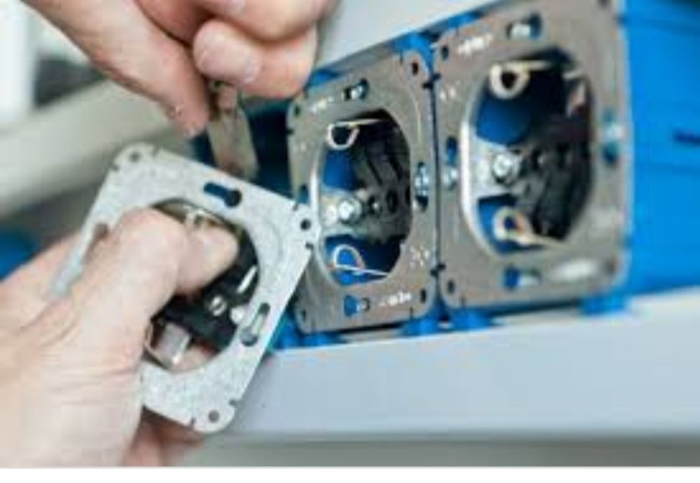 Электрик.220/380 Вольт.