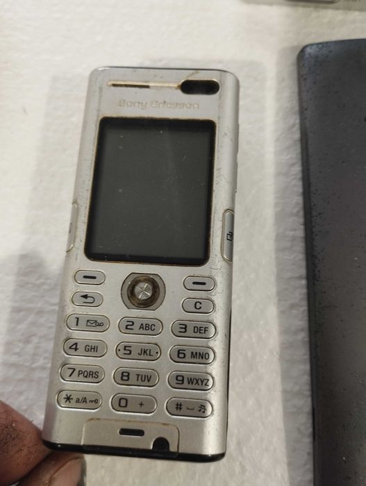 Телефони за части