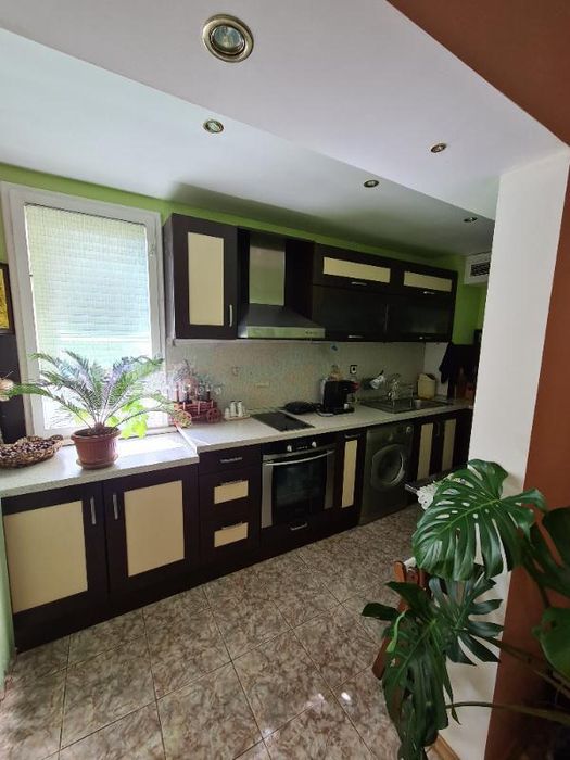 Дава се под наем Двустаен апартамент в Бургас, Лазур - 72 кв.м за 510 € - Снимка #2