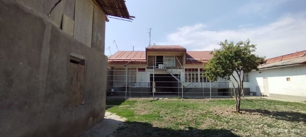 Ховли уй сотилади.