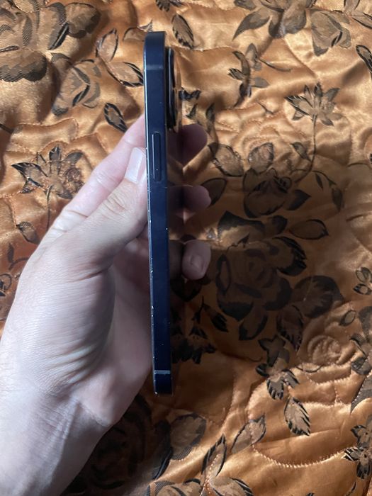iPhone 12  срочный сатилади