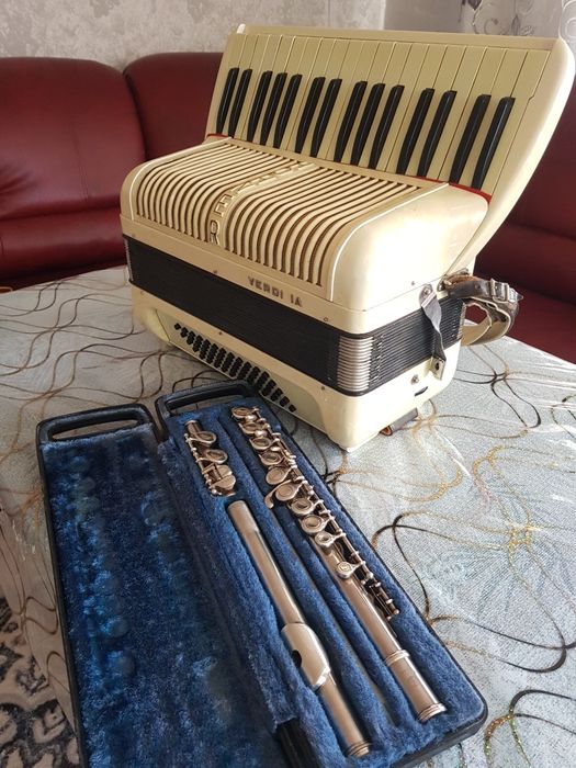 Vand acordeon hohner și flaut yamaha