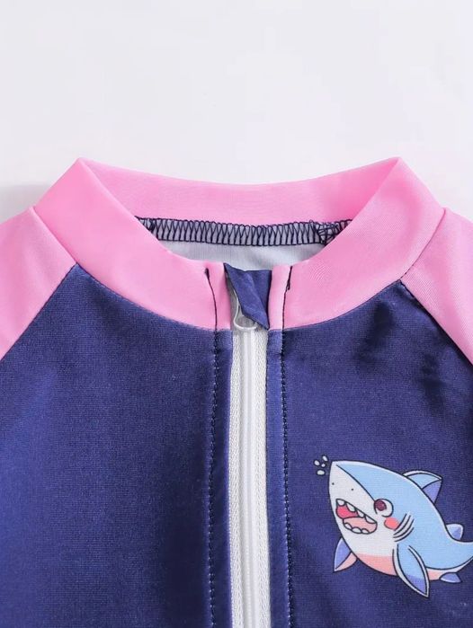 Costum de baie pentru fetiță 9-10 ani. Înălțime 140 cm.