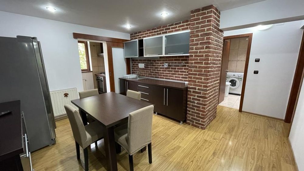 Închiriez apartament 2 camere.