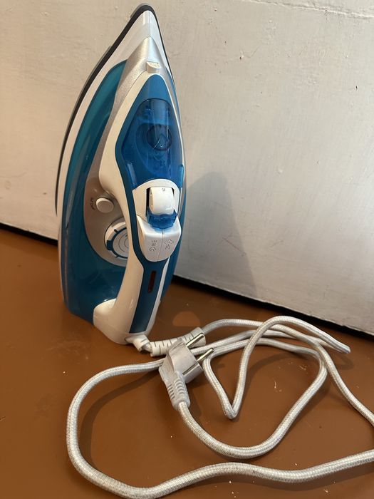 Утюг работает отлично, оригинал