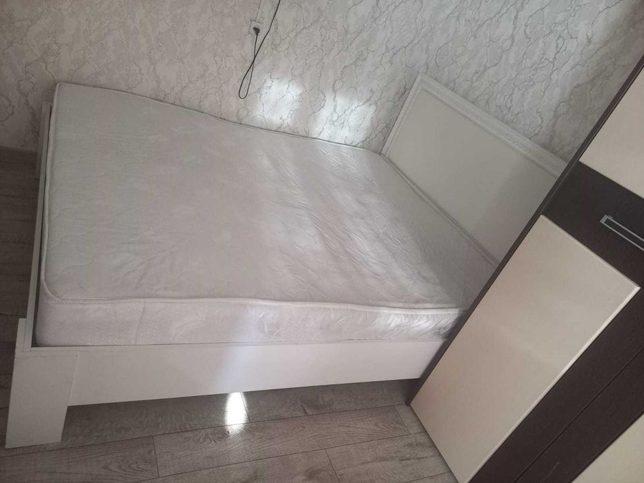 Кровать белая 166х200см