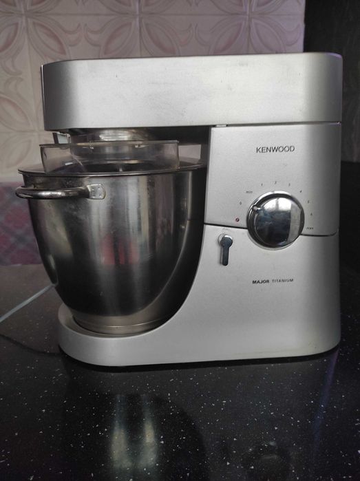 Мощен планетарен миксер Kenwood Titan