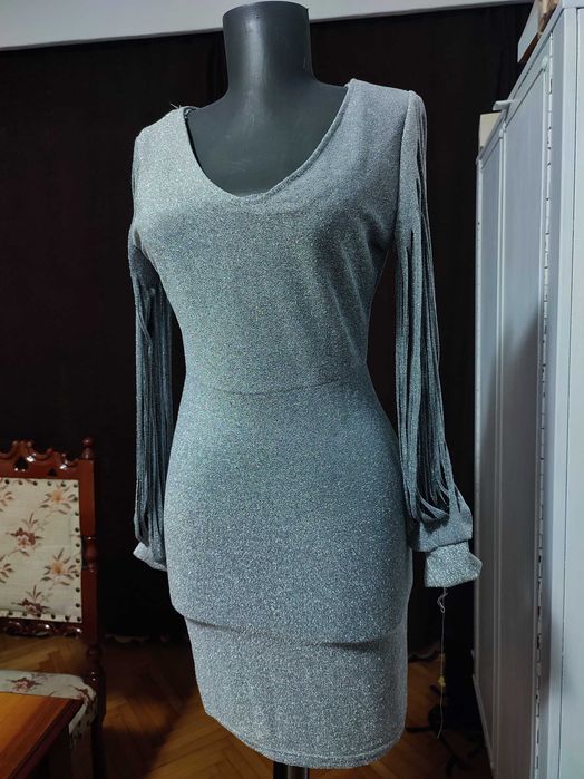 Rochie ocazie cu Sclipici și mâneci franjurate. Cool. Marimea S(36-38)