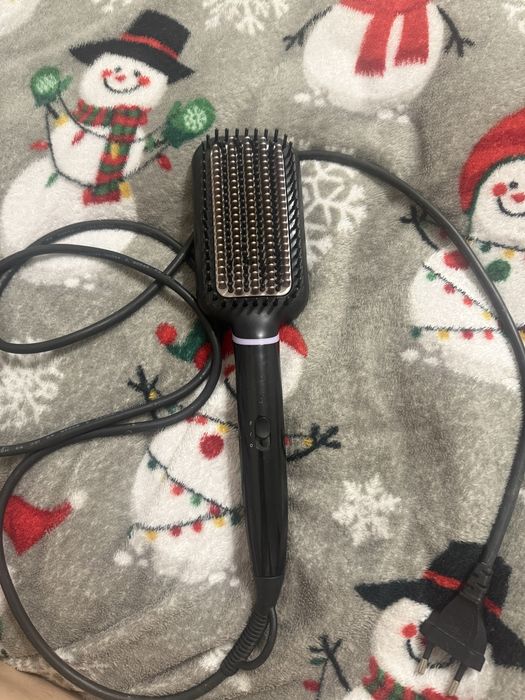 Продам расческу выпрямитель для волос.