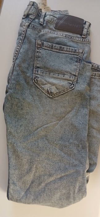 2 perechi de blugi la 110 Ron