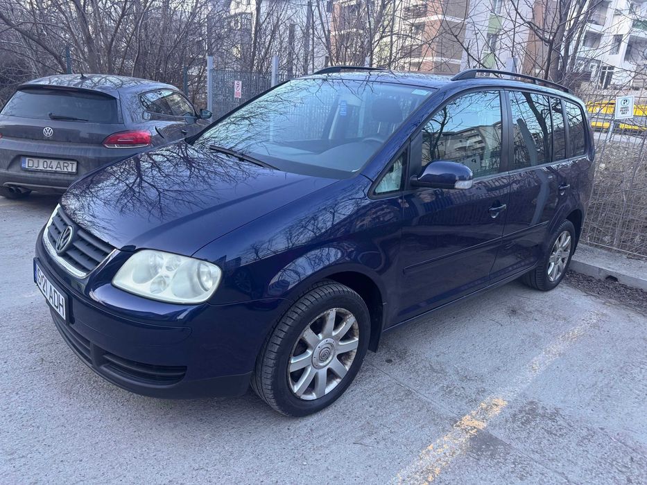 VW TOURAN 1.6 FSI 7 locuri