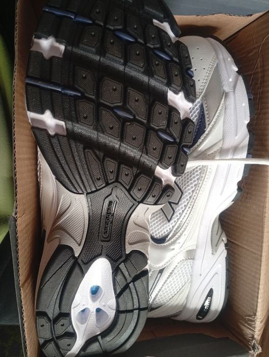 Продам кросовки новые