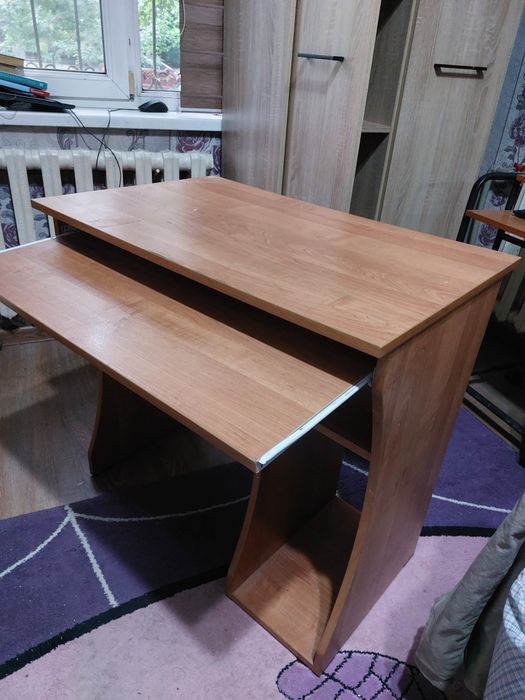 Компьютерный столик  для дома