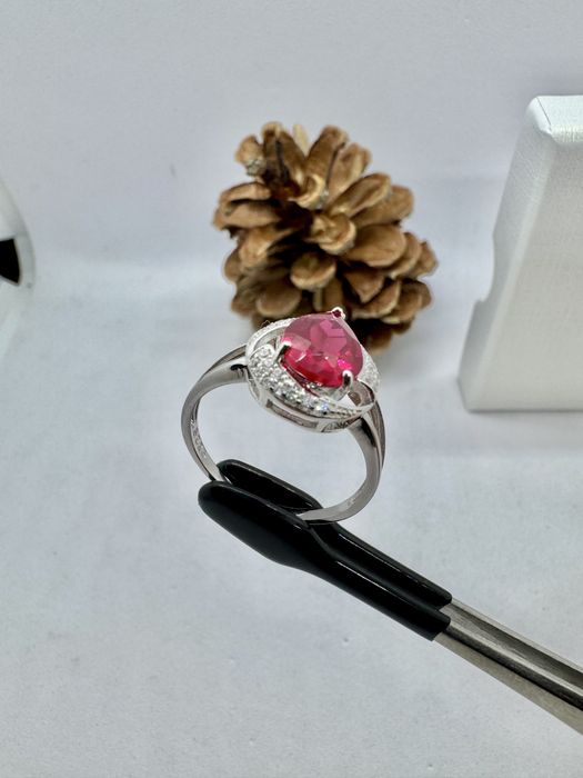 Сребърен пръстен със синтетичен рубин