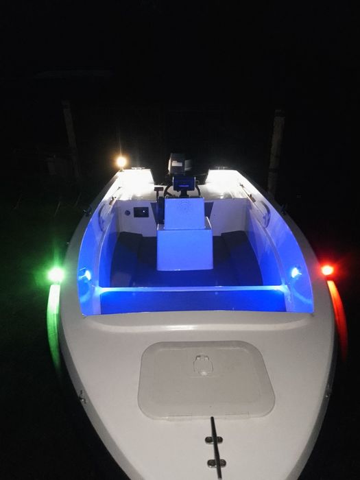 Ansamblu barcă motor și peridoc înmatriculat