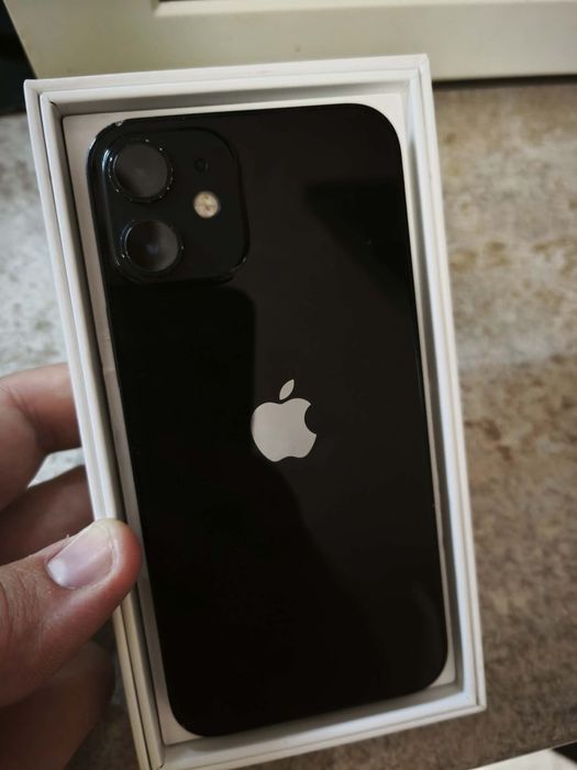 Продавам Iphone 12 mini