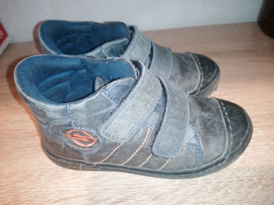 Обувь разная для мальчиков и девочки