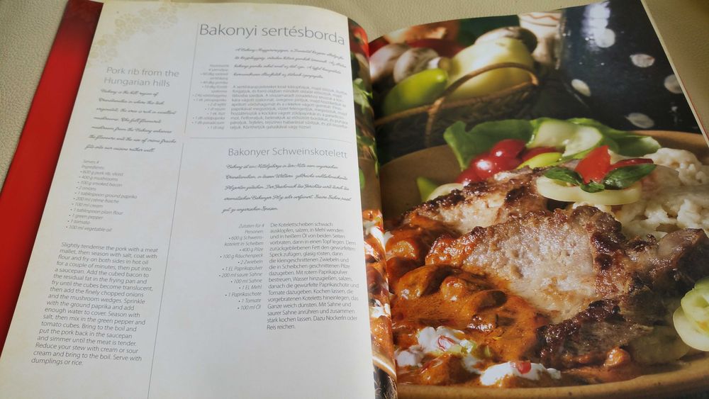 Vand Retete Traditionale Unguresti, bilingv maghiara-engleza, ca noua