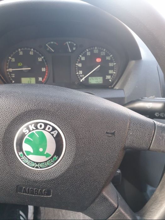 Vand skoda fabia 2500 lei (tamburi pe spate blocati)