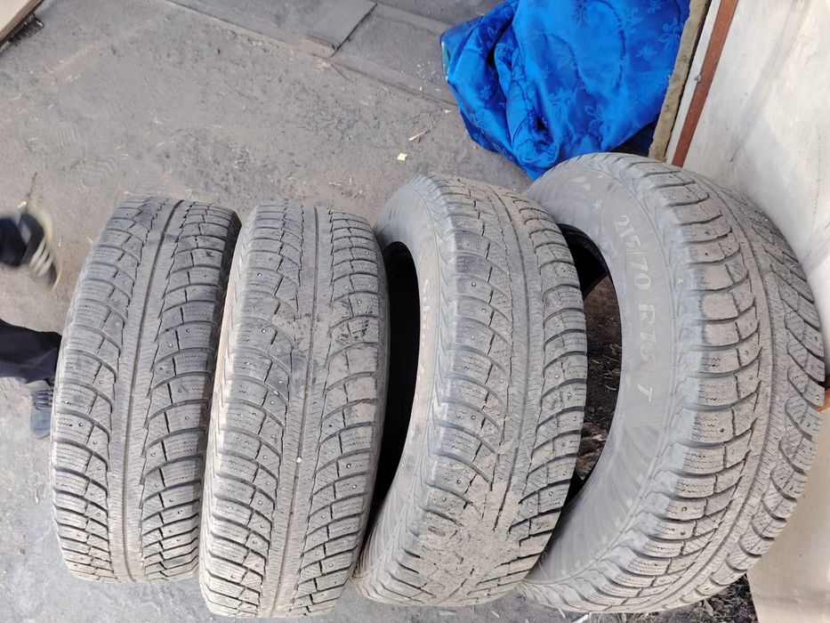 Комплект зимних шин