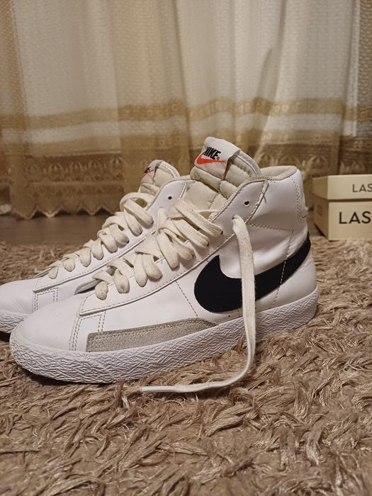 Nike blazer 37.5