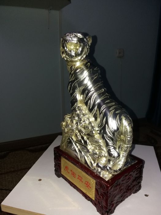 Статуэтка     снежни    Барс.   Тяжелый.