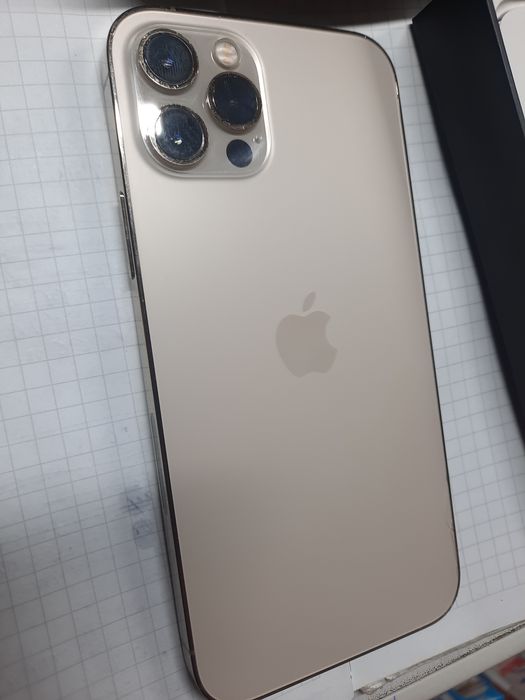 Срочно продаётся iPhone 12 pro 256
