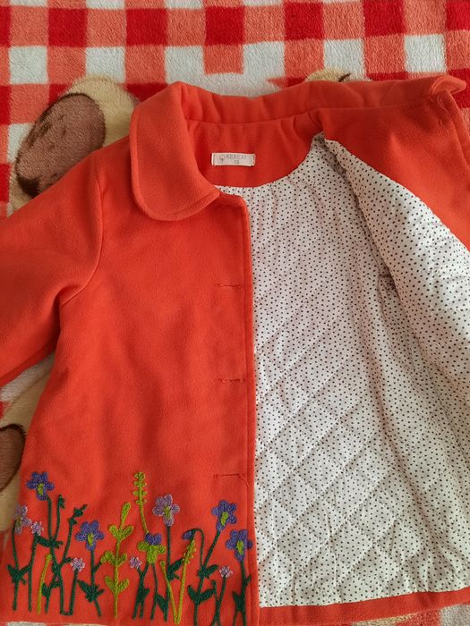 Продам верхнюю одежду на девочку