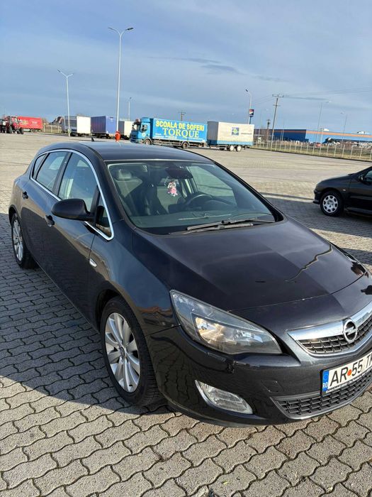 Se vinde OPEL ASTRA 2012