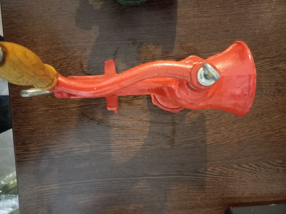 Vând mașini de tocat ,Flacăra vechi.