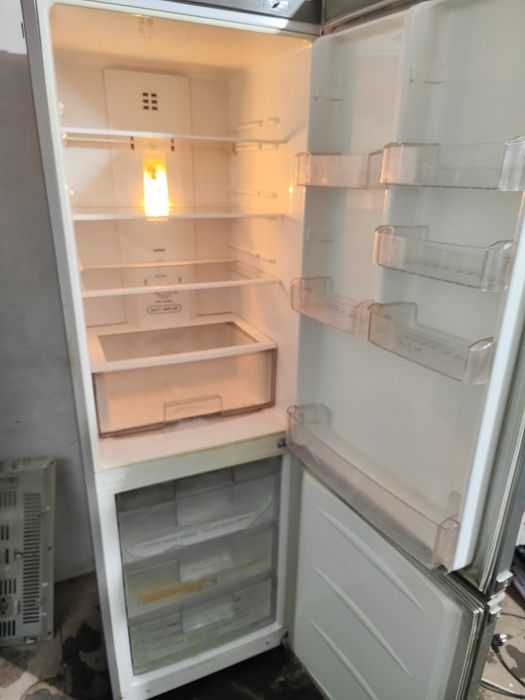 Холодильник рабочий