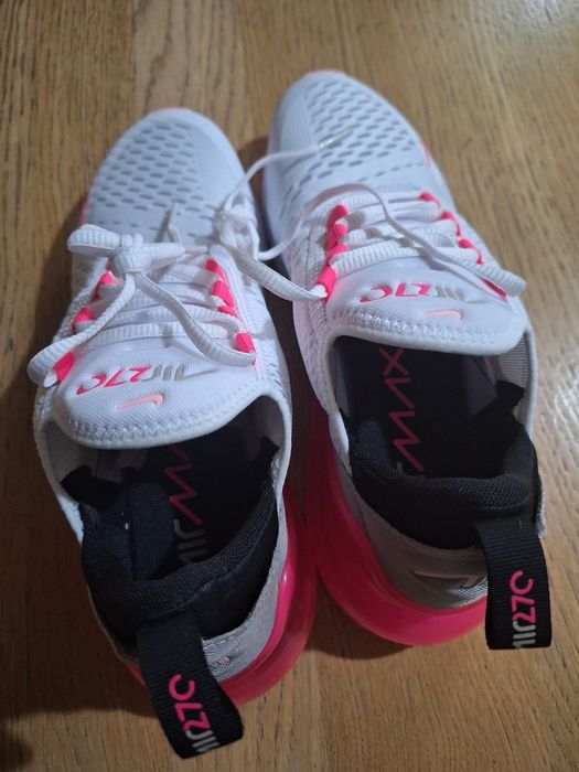 Vă adidași Nike  nou