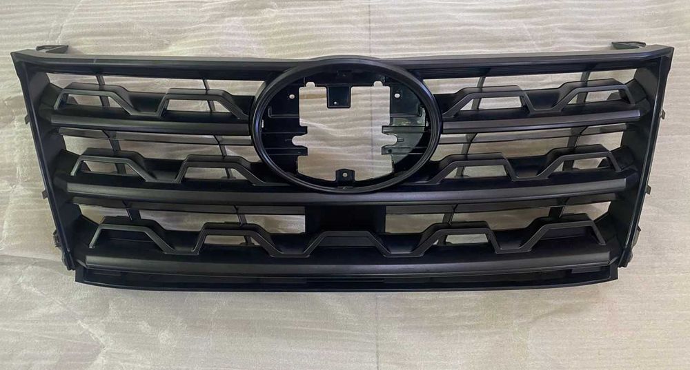 Решетка радиатора (Fortuner 2020-) черная