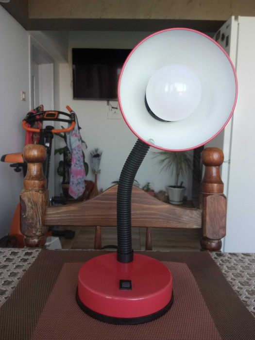 Работна(нощна),чупеща се лампа.