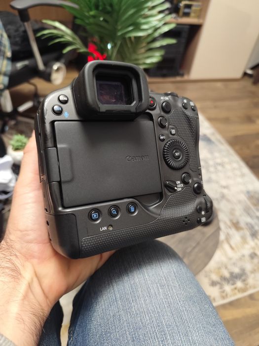 Canon R3, mirrorless camera!