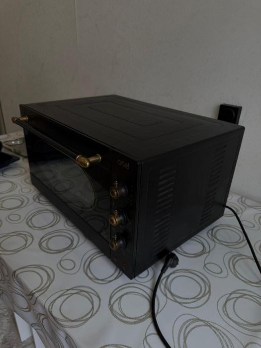 Духовой печ Artel черный